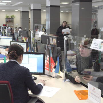 Понад 300 звернень за робочий тиждень: у Прозорих офісах міста продовжують допомагати постраждалим фіксувати збитки від російського теракту