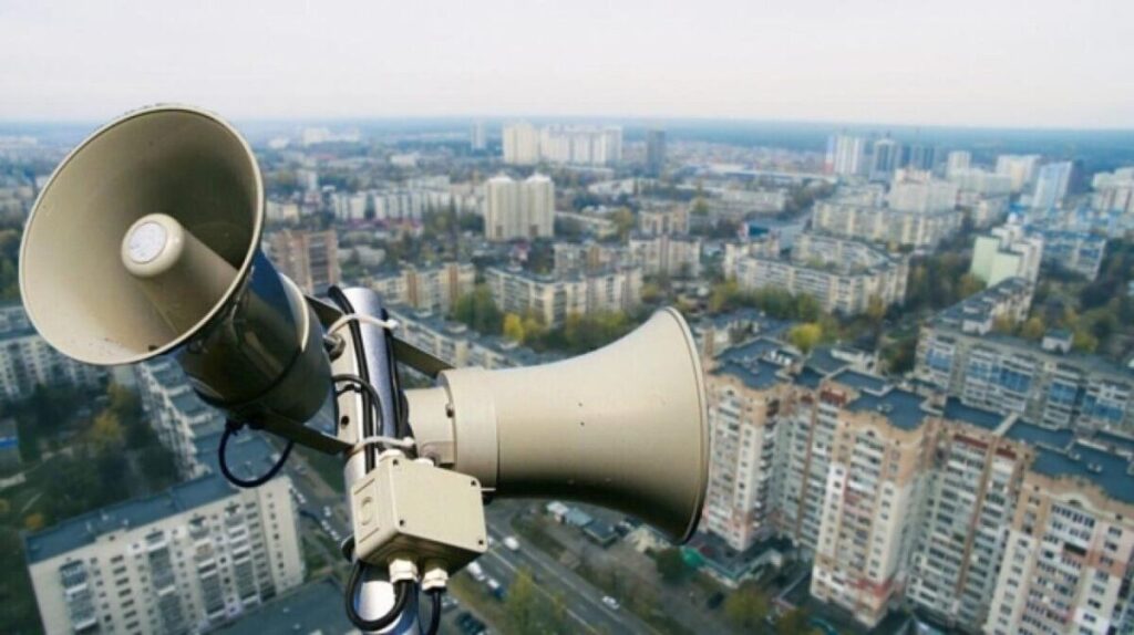 В одному з ТЦ Вінниці рятувальники навчали персонал, як поводитися під час повітряної тривоги