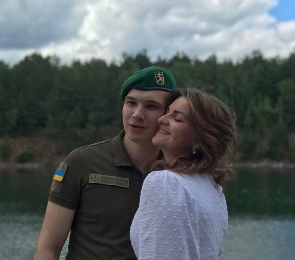 З фронту на весілля: прикордонник з Вінниччини приїхав додому на кілька днів, щоб одружитися