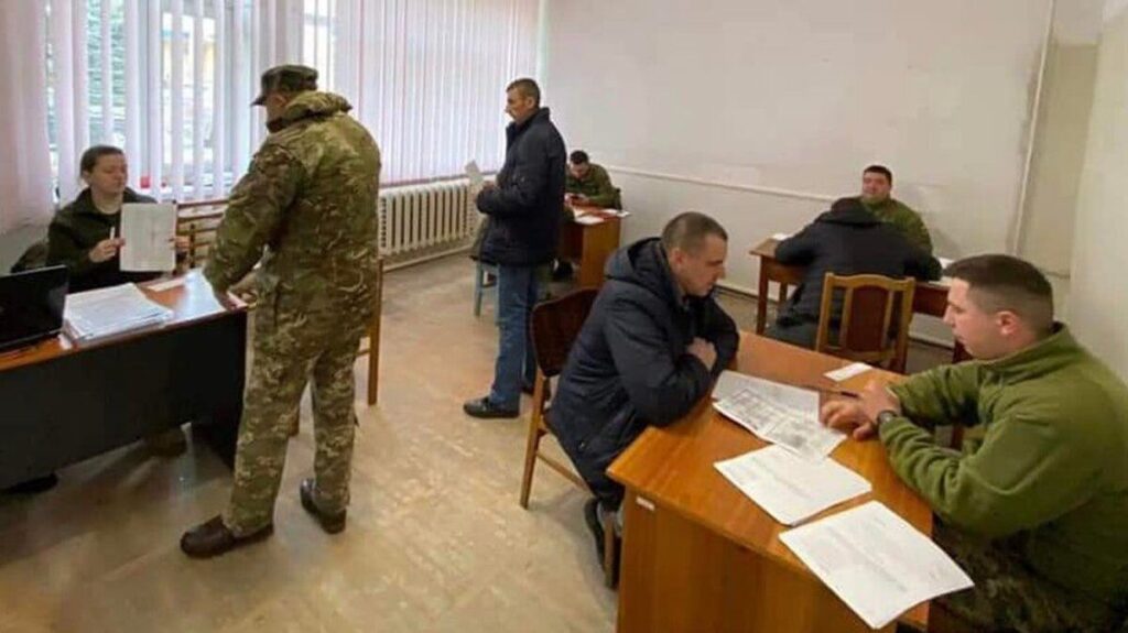 Військовозобовязаним для переміщення Україною потрібен дозвіл військкома
