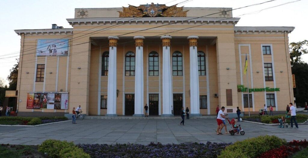 У Вінниці «законсервують» до зими зруйнований Будинок офіцерів, а потім проведуть конкурс проектів