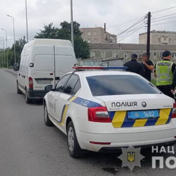 У Вінниці водій перевозив понад півтонни фальсифікованого алкоголю та 600 пачок безакцизних цигарок