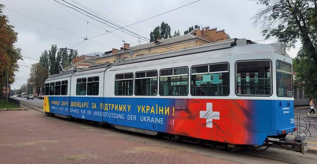 У Вінниці повернувся на маршрут «трамвай дружби», який постраждав від ракетного обстрілу