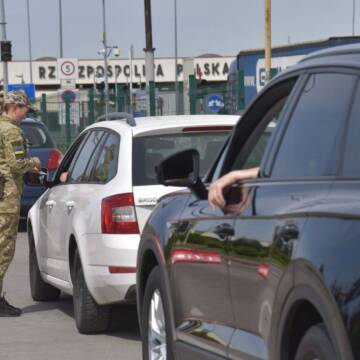 Прикордонники Могилів-Подільського загону викрили чоловіків, які підробили документи для перетину кордону