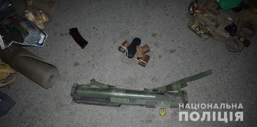 На Вінниччині у чоловіка виявили арсенал зброї та боєприпасів