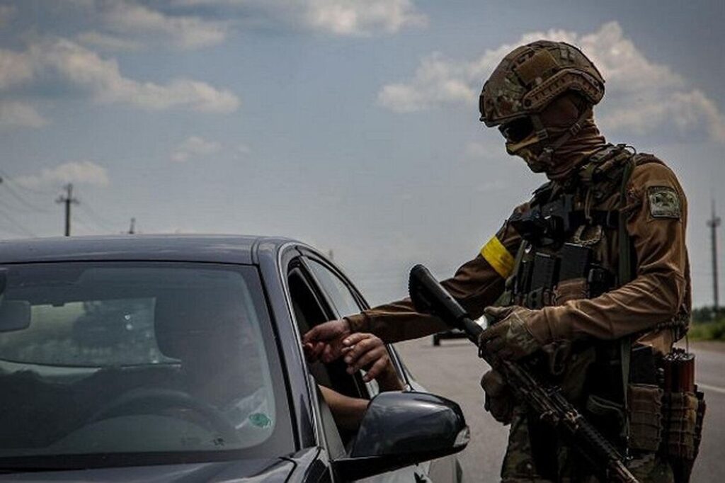 Виїзд чоловіків, які мають робочу візу країни ЄС. Що кажуть в МВС