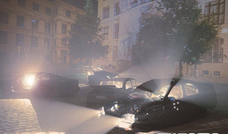 Розстріляні автомобілі з України перетворять у Празі на світлову інсталяцію