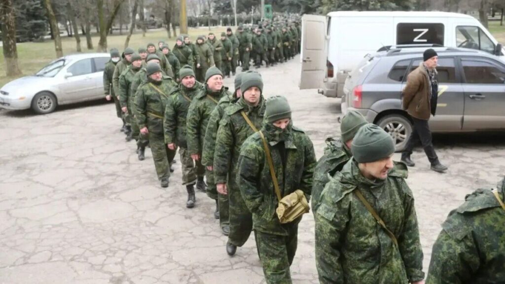 Оголошена Путіним мобілізація призвела до відтоку освічених та заможних росіян — британська розвідка