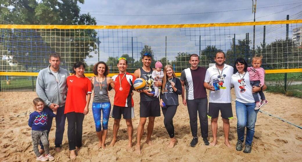 У Вінниці пройшов матч із пляжного волейболу серед сімейних пар на підтримку ЗСУ