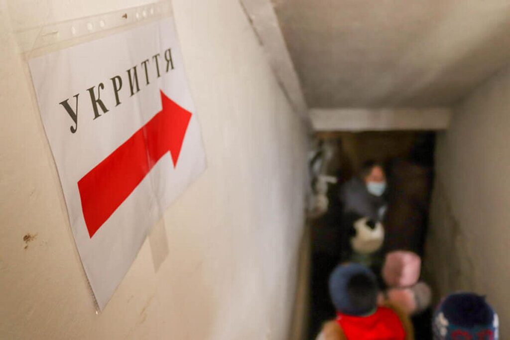 Вінничани спільно з місцевим депутатом облаштовують укриття