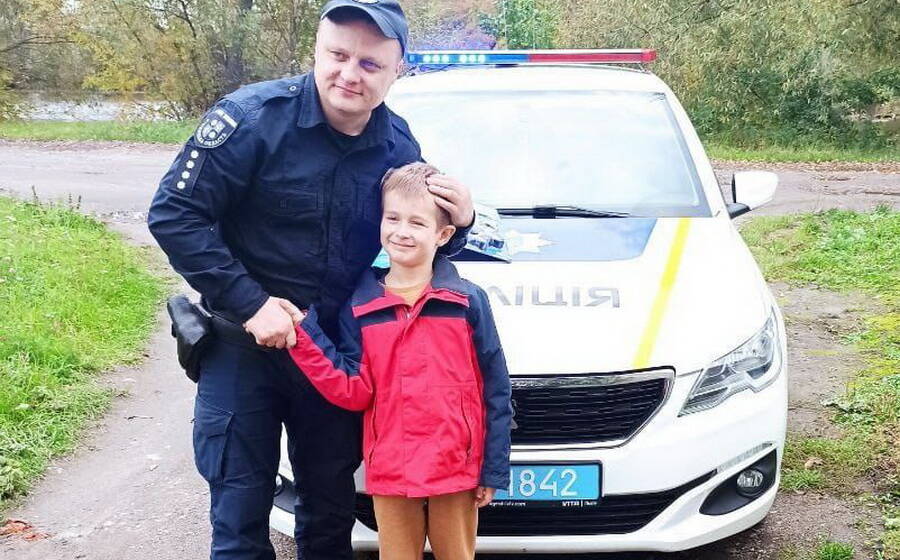 Вінницькі поліцейські здійснили мрію 7-річного Макара у його День народження