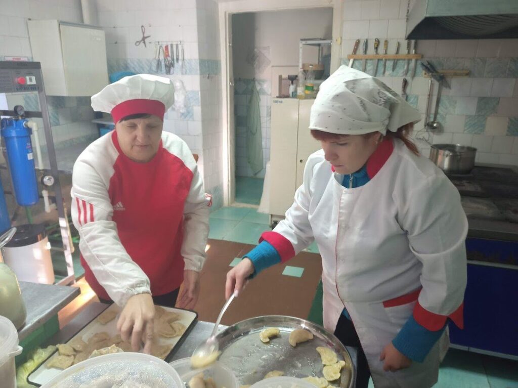 Допомагають військовим з 2014 року. Як волонтерять у вінницькому садочку