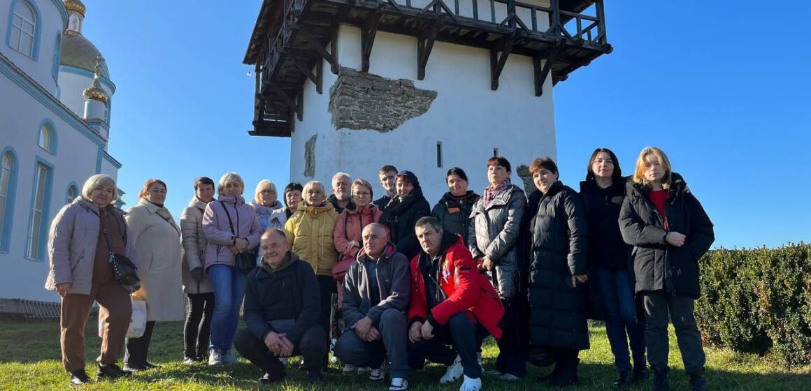 Для мам і батьків загиблих воїнів організували поїздку до Буші