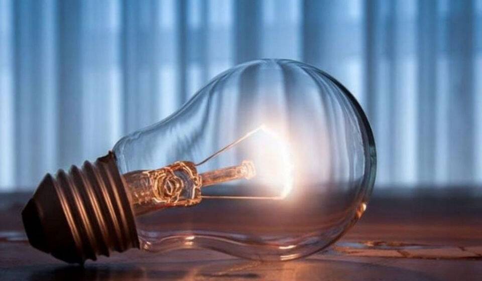 Екстрені відключення світла в Україні 7 листопада: в “Укренерго” назвали області та причину
