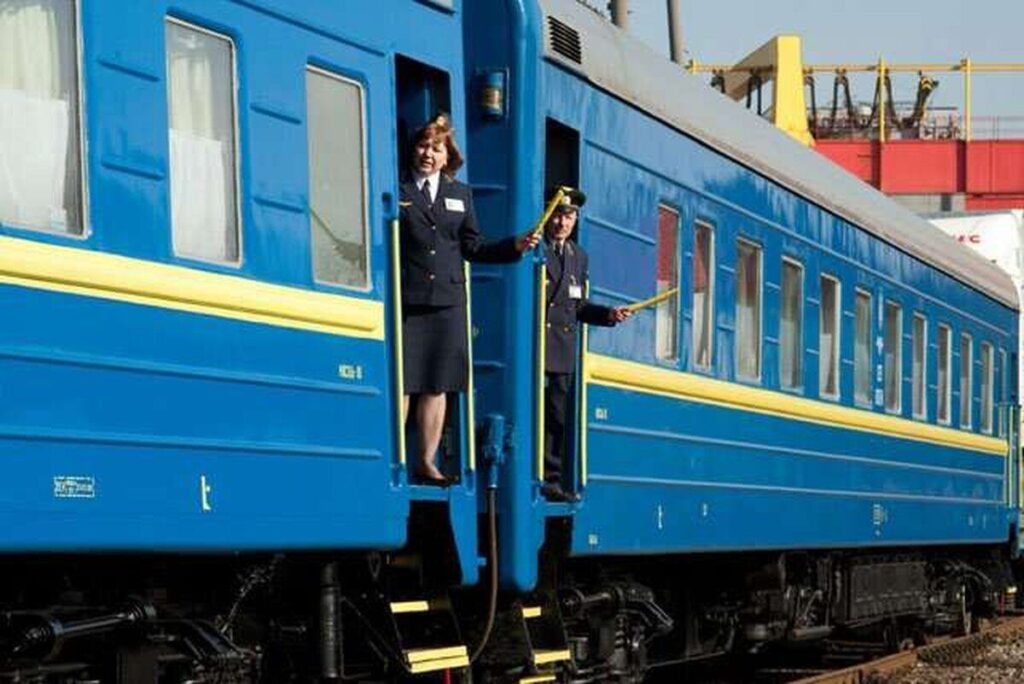 Із затримкою понад пів години прямують 17 поїздів, деякі з них йдуть через Вінницю