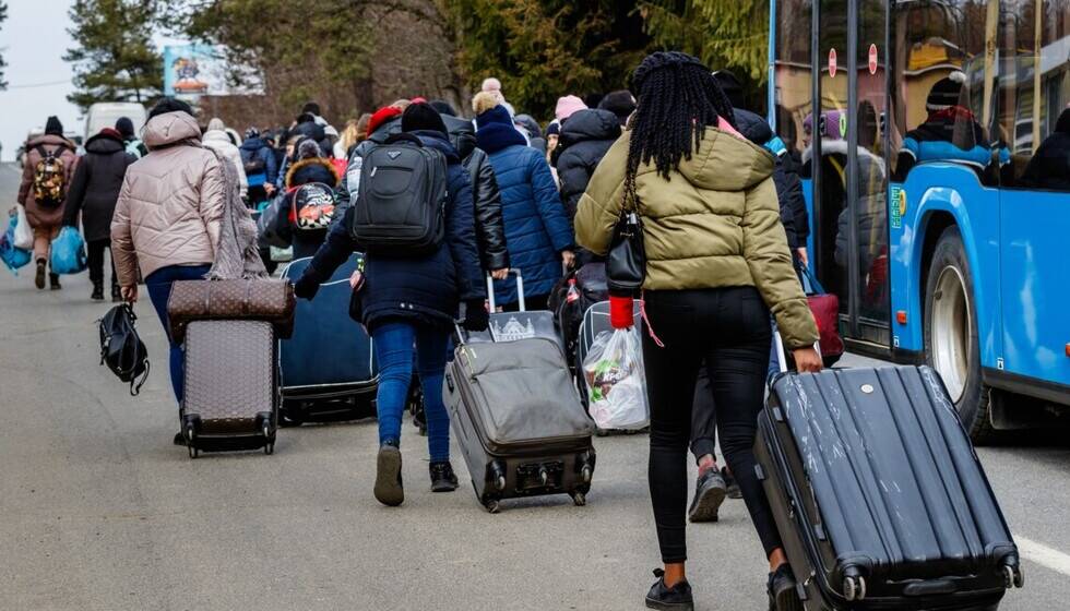 76% українських біженців хочуть повернутися з Польщі додому