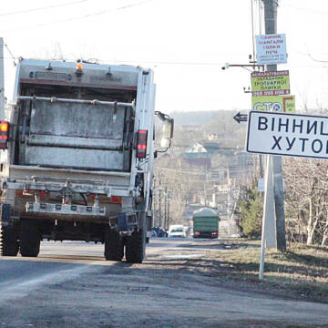 У Вінницьких Хуторах прагнуть навести порядок із вивезенням відходів – що вже вдалось та які плани