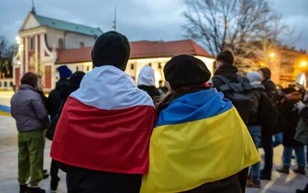 Чи планують українці, які поїхали з країни через війну, повертатись додому? Опитування