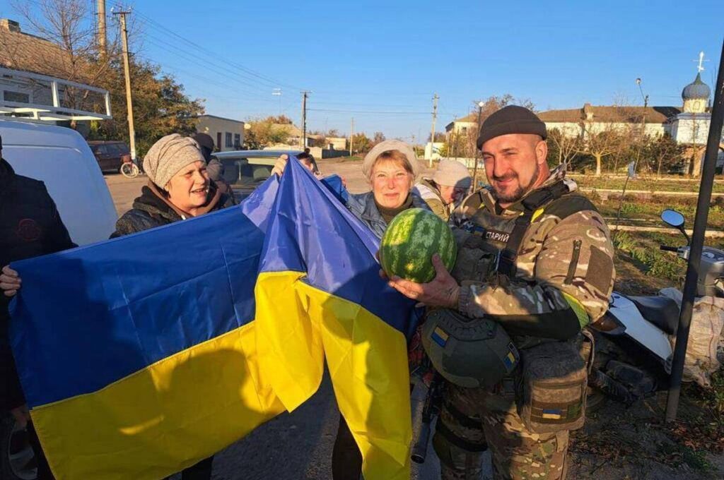Сергій Волоткевич, який піднімав прапор над звільненим Херсоном, проводить тренінг з набору вінничан в батальйон «Лють»