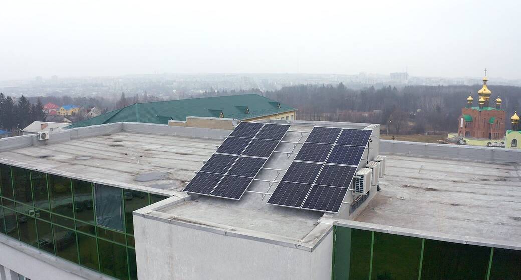 Університет Вінниці створив гібридну сонячну електростанцію