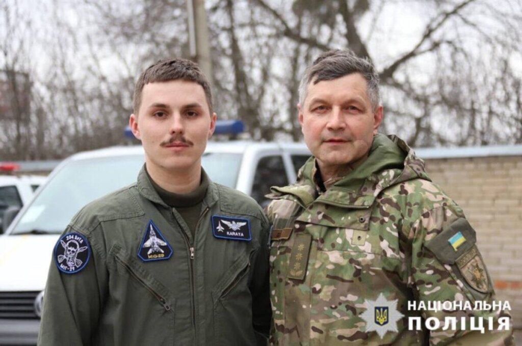 Льотчик-винищувач Вадим «Karaya» зустрівся із поліцейськими вибухотехніками