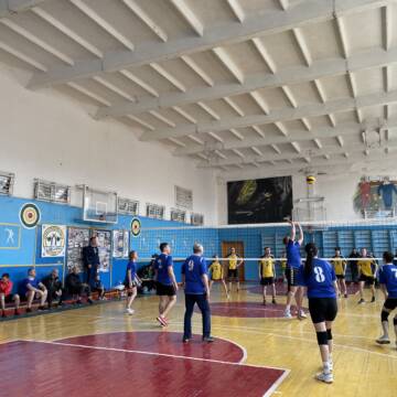 У Вінниці проходить благодійний турнір із волейболу серед вчителів
