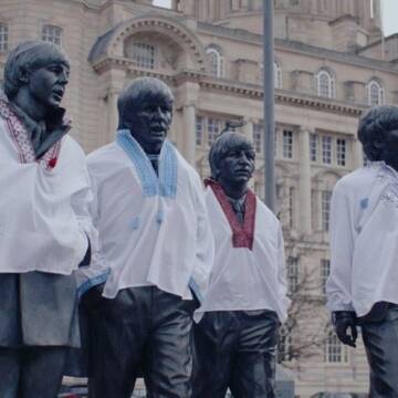 Статую “the Beatles” у Великій Британії одягнули у вишиванки