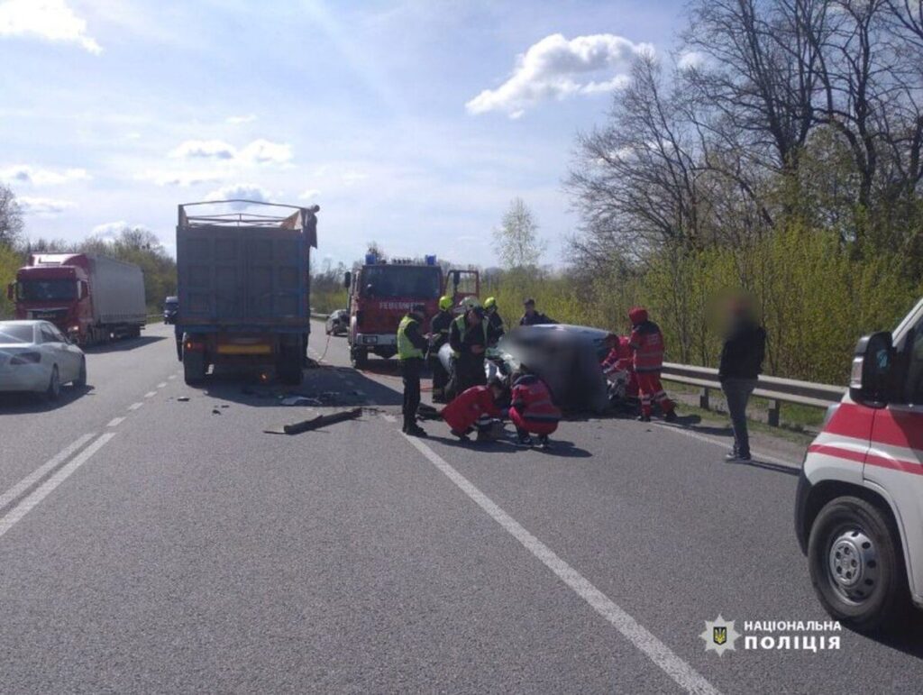 На Вінниччині трапилось ДТП, в якому загинули двоє людей