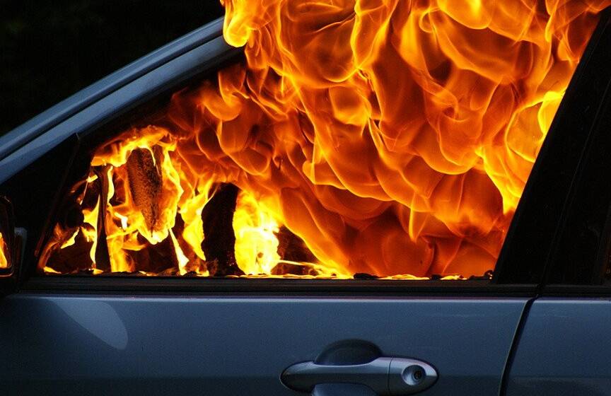 На Вінниччині чоловік підпалив автомобіль