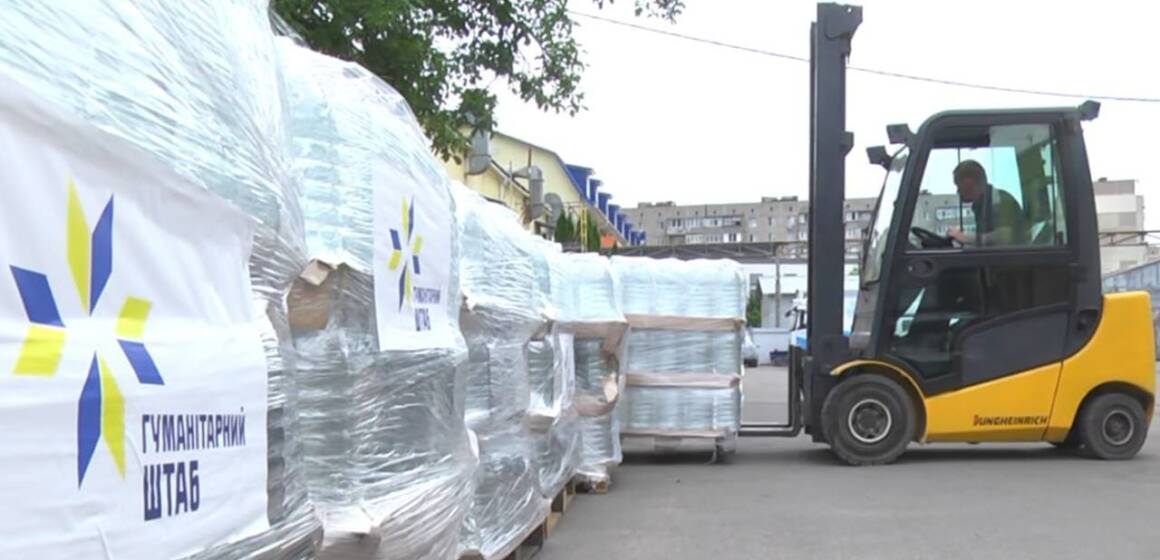 Вінниця відправила понад 20 тонн води для постраждалих внаслідок теракту на Каховській ГЕС