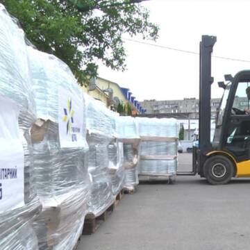 Вінниця відправила понад 20 тонн води для постраждалих внаслідок теракту на Каховській ГЕС