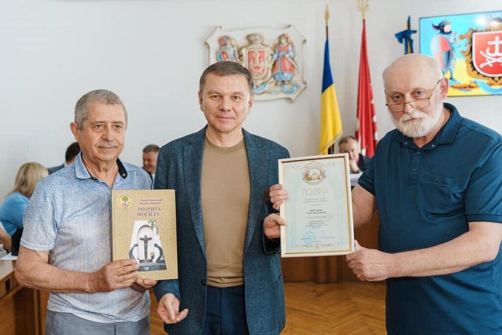 Сергій Моргунов: «Вінничани зможуть почитати нову книгу Вадима Вітковського та Михайла Каменюка «Розрита могила» у біблі