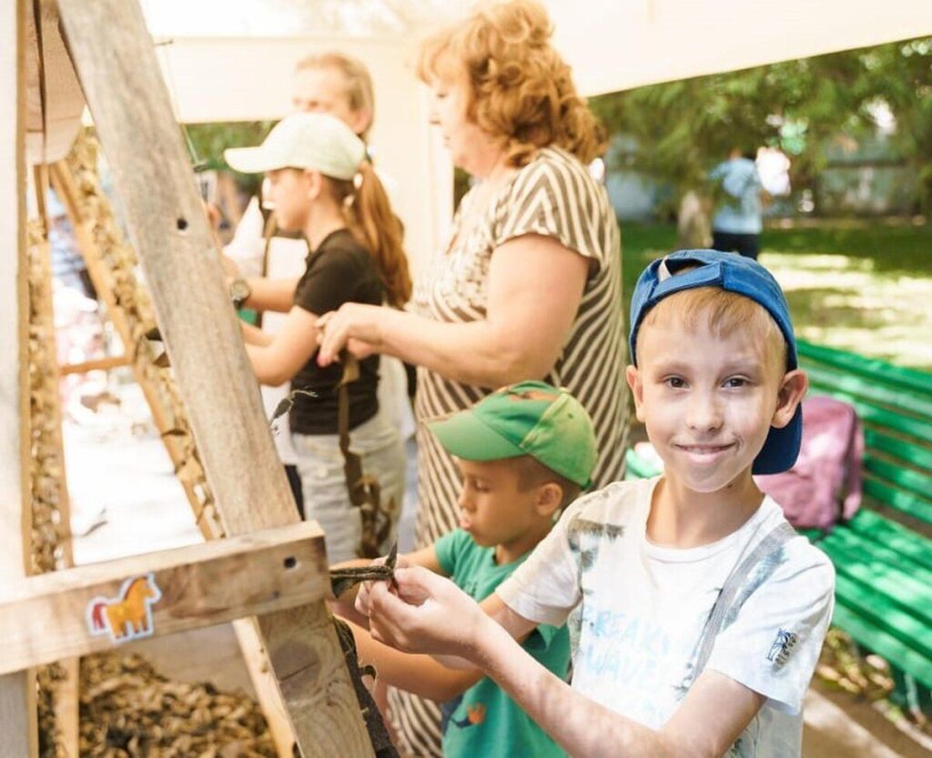 Допомогти війську та покататися на атракціонах: у Вінниці пройшла акція “Долоньки захисту”