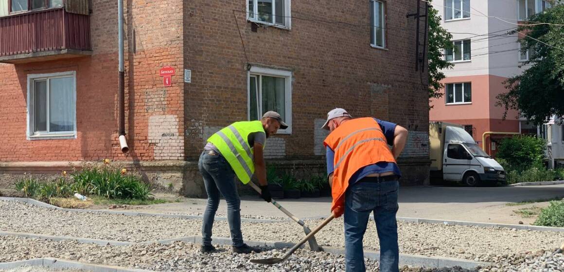 У Вінниці на вулиці Батозькій вже встановили камери відеонагляду та облаштовують велодоріжки