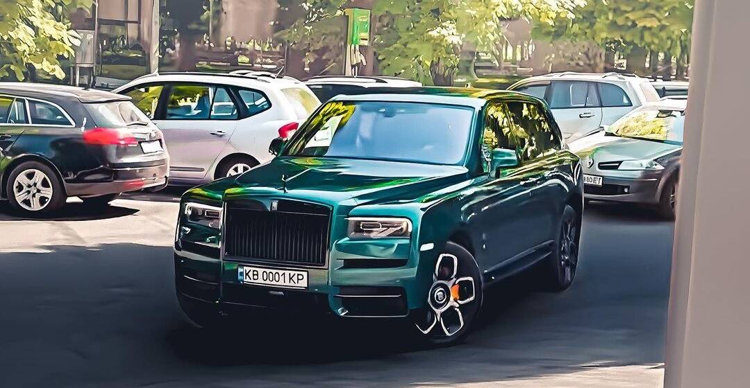 Rolls-Royce за 700 000 доларів на вінницьких номерах: в обласному центрі помітили розкішний позашляховик