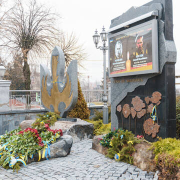 Меморіал на площі Шевченка у Вінниці: родини загиблих обурені  та хочуть зустрітися з критиками