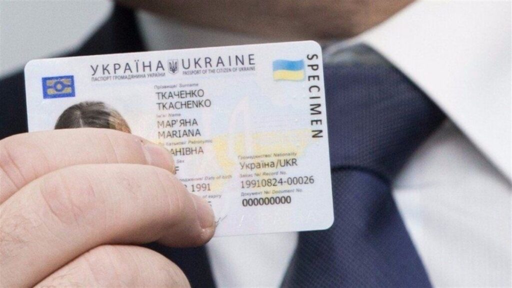 Як отримати український паспорт 14-річній дитині з ТОТ: пояснює Мінреінтеграції
