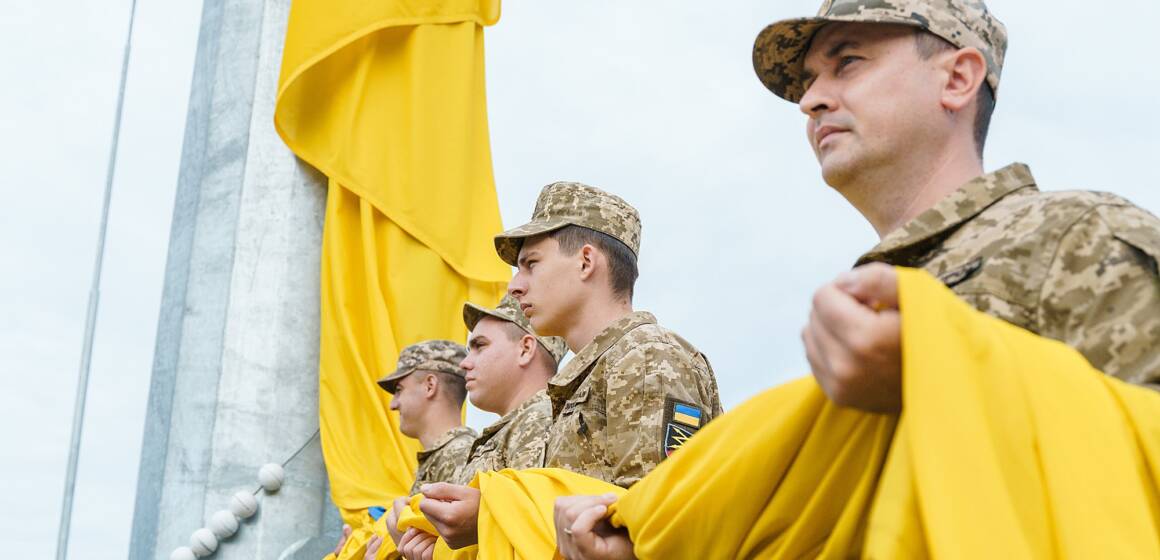 На Замковій горі у Вінниці підняли найбільший прапор міста