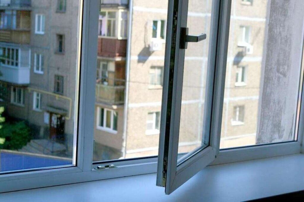 У Вінниці після падіння з багатоповерхівки загинув 72-річний чоловік