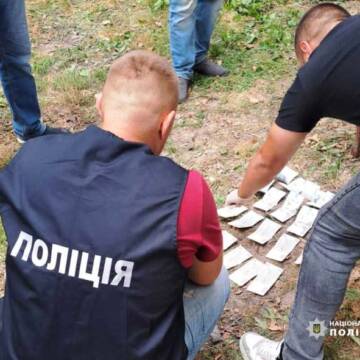 На Вінниччині поліція затримала посадовця лісгоспу під час отримання неправомірної вигоди