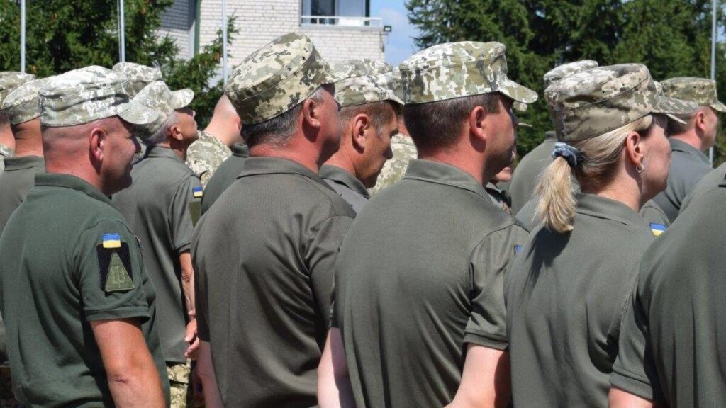 Представники муніципальної влади привітали військовослужбовців однієї із частин Вінниці з черговою річницею
