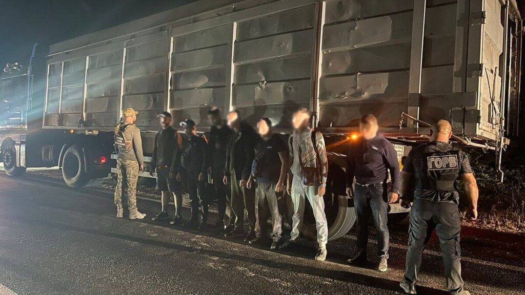 Прикордонники Вінниччини затримали шістьох чоловіків