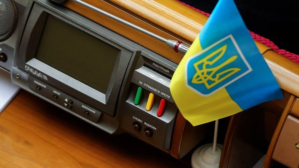 Рада схвалила закон про е-декларування з правкою Зеленського