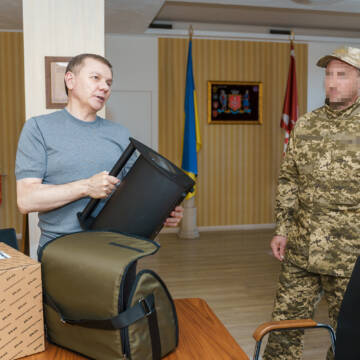 Сергій Моргунов передав військовим потужний повербанк «Bandera Power» та прожектор