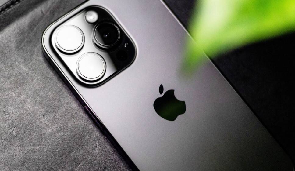 Франція призупиняє продажі iPhone 12 через рівень радіації