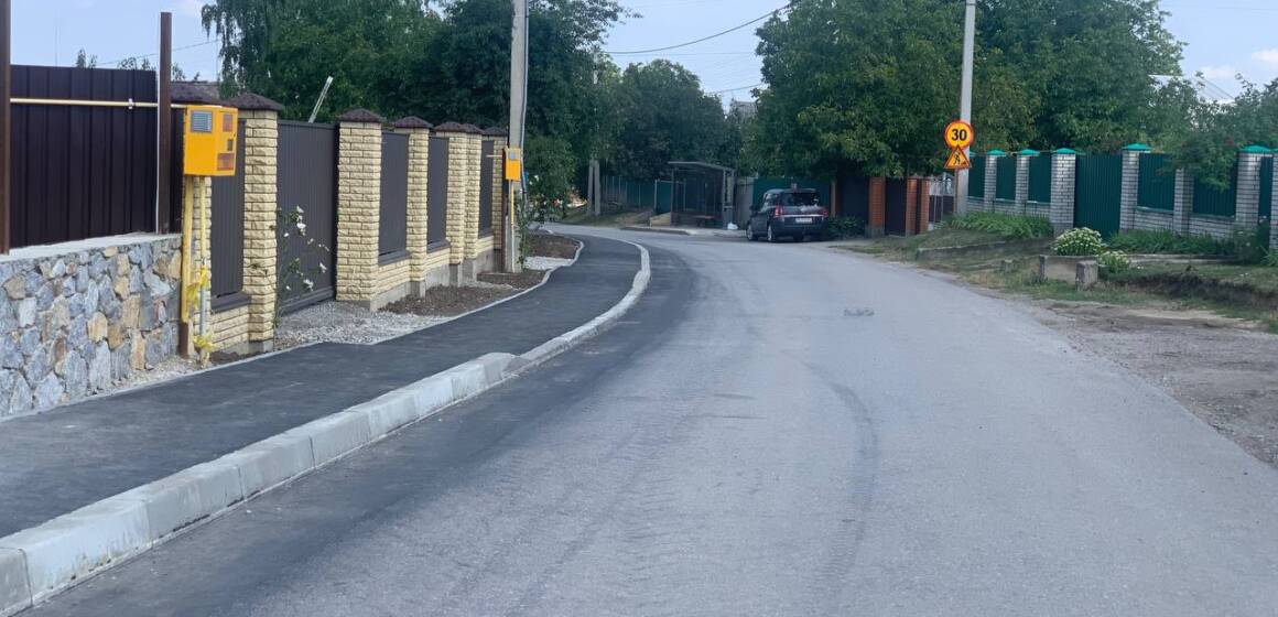 У Вінниці тривають ремонтні роботи тротуарів під потреби маломобільних людей