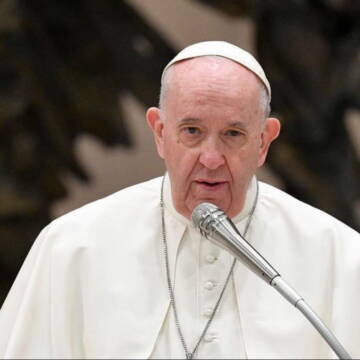 Папа Франциск запропонував Католицькій церкві благословляти одностатеві пари