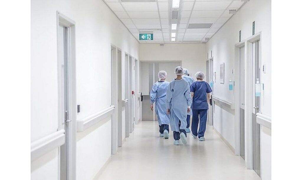 В Україні відновили 410 медзакладів, які було пошкоджено через війну