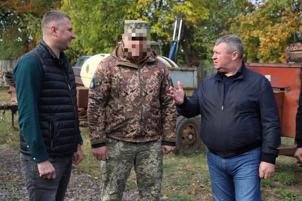 Душ на передовій в теплі та комфорті: захисники отримали чергову мобільну лазню від МКГШ