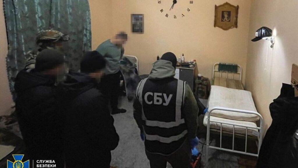 СБУ затримала вязнів вінницької колонії, які обкрадали клієнтів українських банків